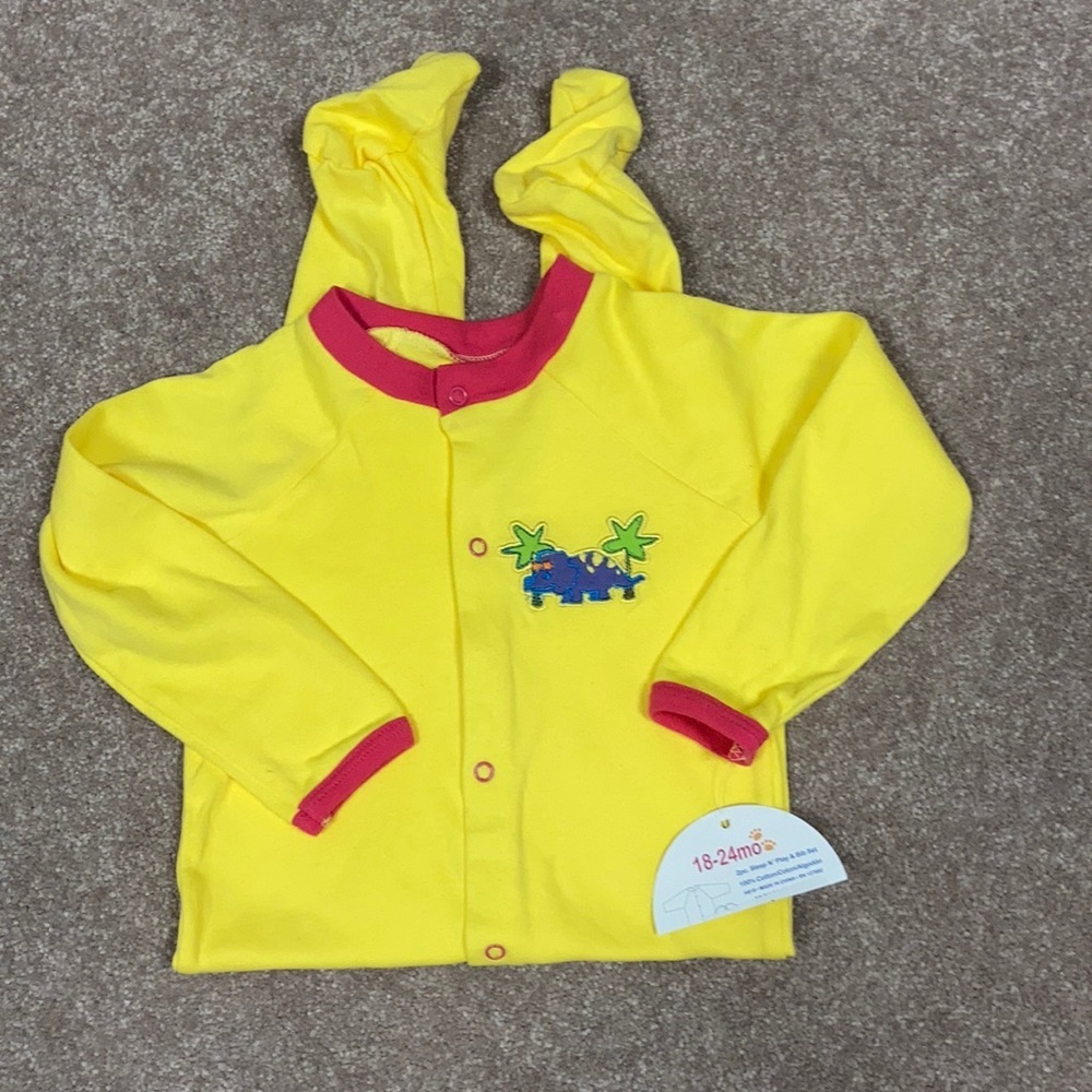 NWT Spencer’s 18/24 cotton snap dinosaur sleeper